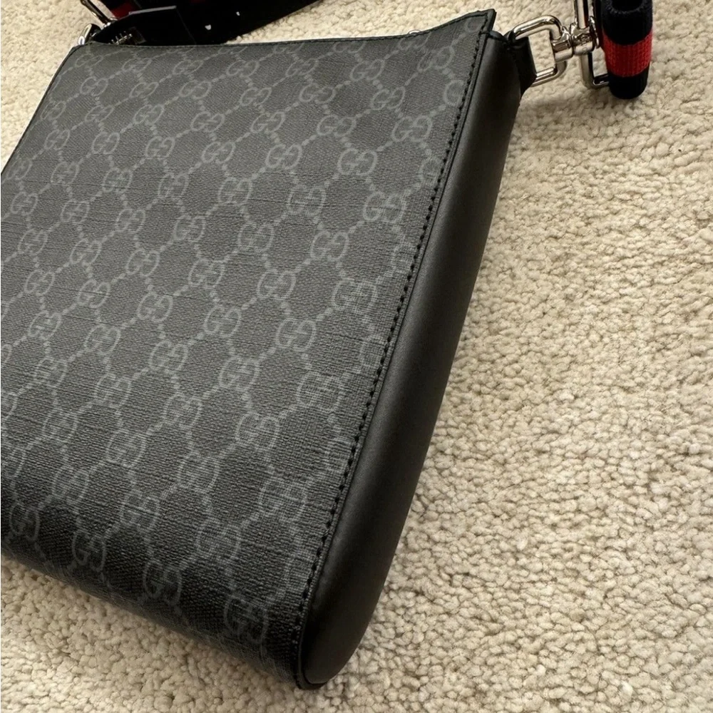 Gucci strap bag
